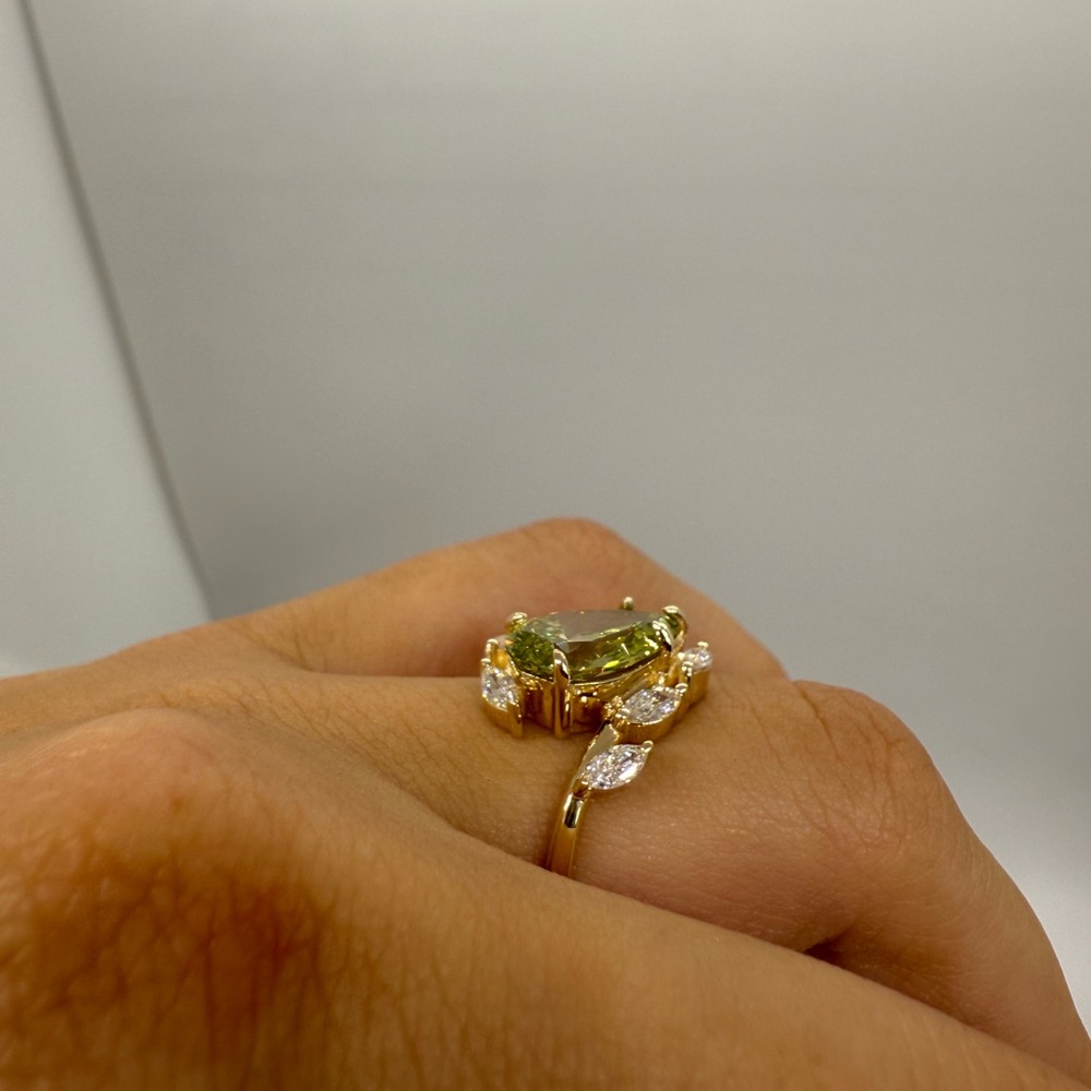 2.11 carat fancy vivid green VS2 pear diamond engagement ring leafy style - Picture 9 of 10